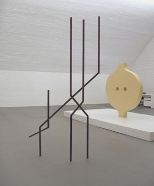 Robert Grosvenor, "Albatrun", 2002, Galerie Max Hetzler, Berlin, 2005, Installationsansicht