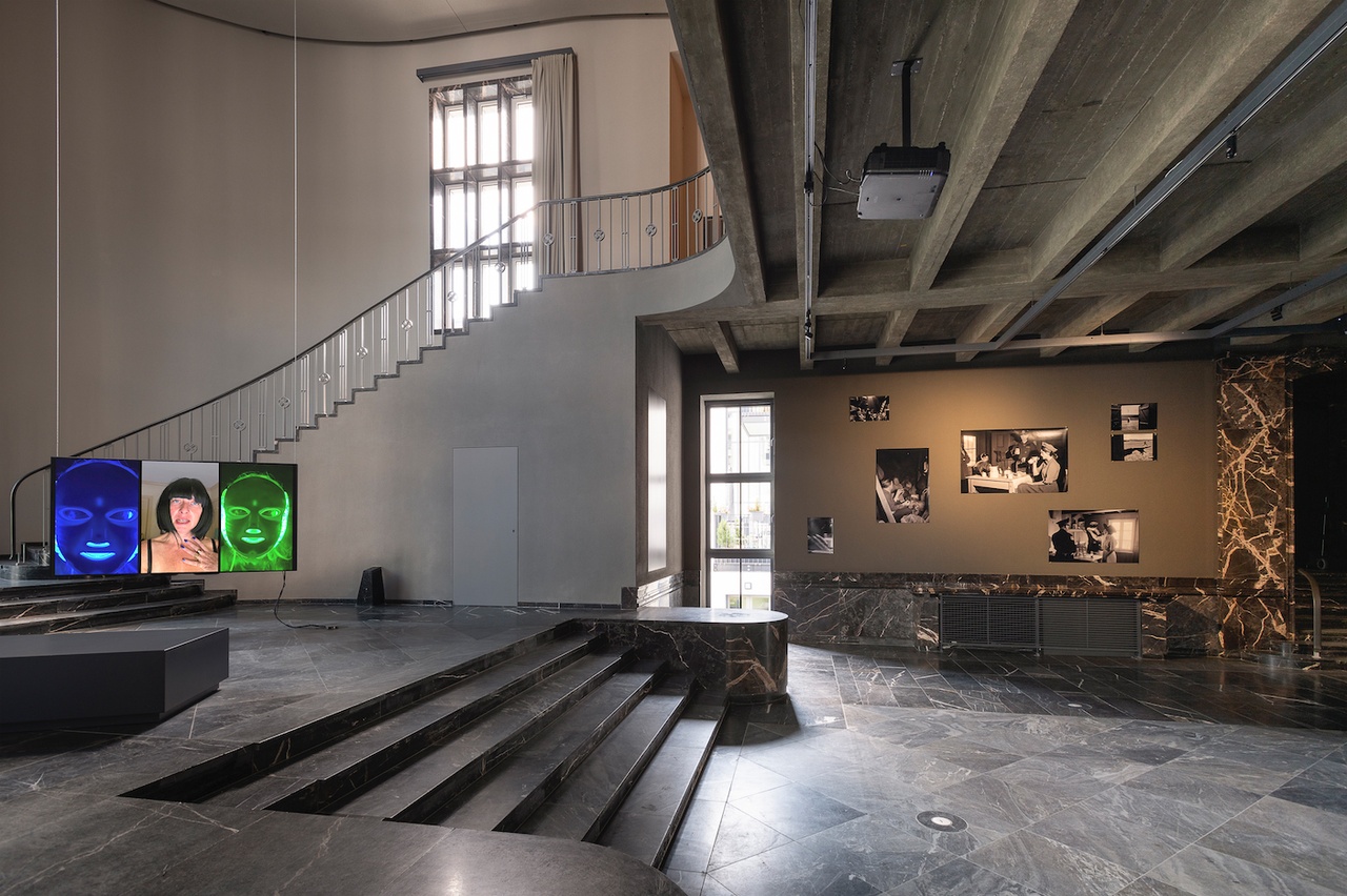 “Loretta Fahrenholz: Trash The Musical,” Fluentum, Berlin, 2023, installation view