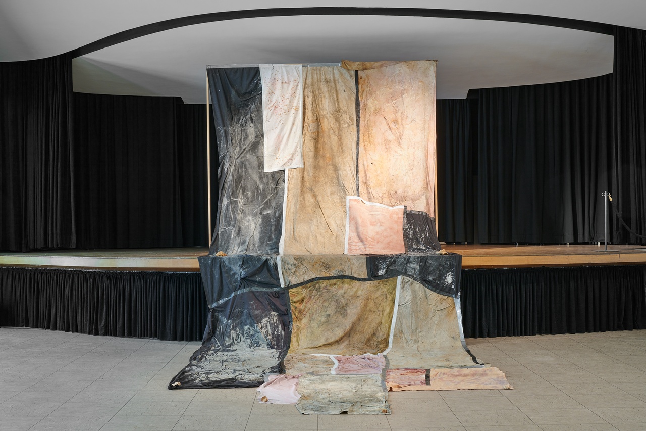 “Dala Nasser: Red in Tooth,” Kölnischer Kunstverein, 2022, installation view