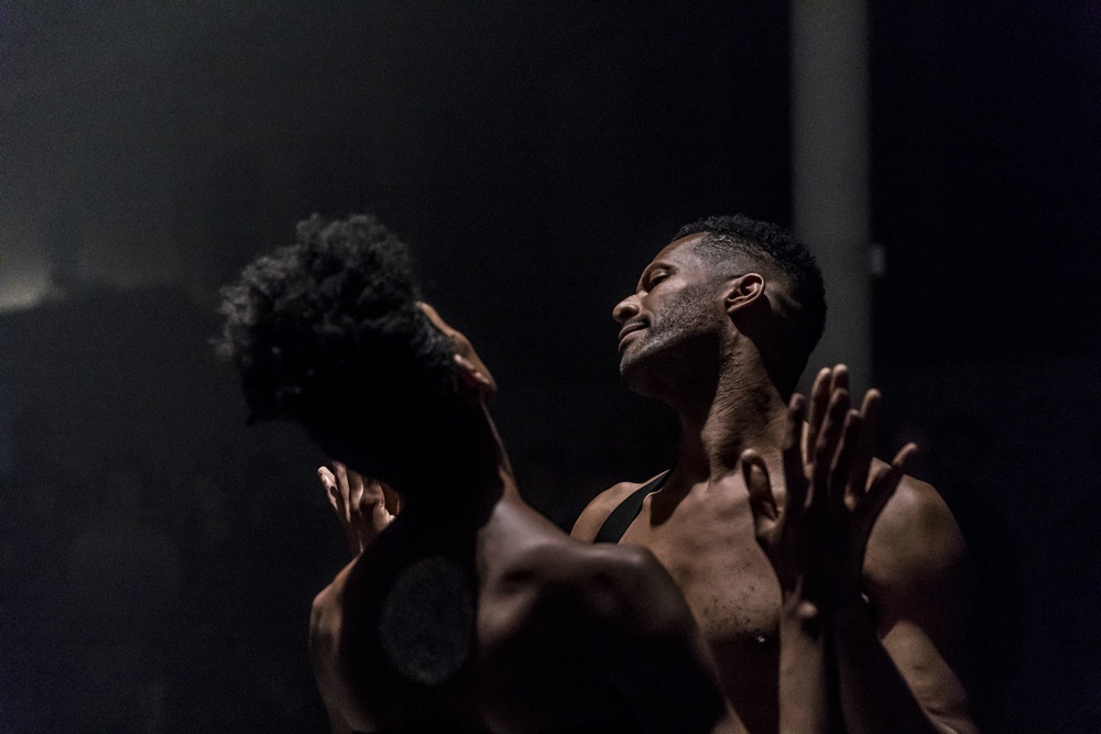 Jimmy Robert, „Joie noire“, Performance mit Courtney Henry in den KW Institute for Contemporary Art, Berlin, 2019