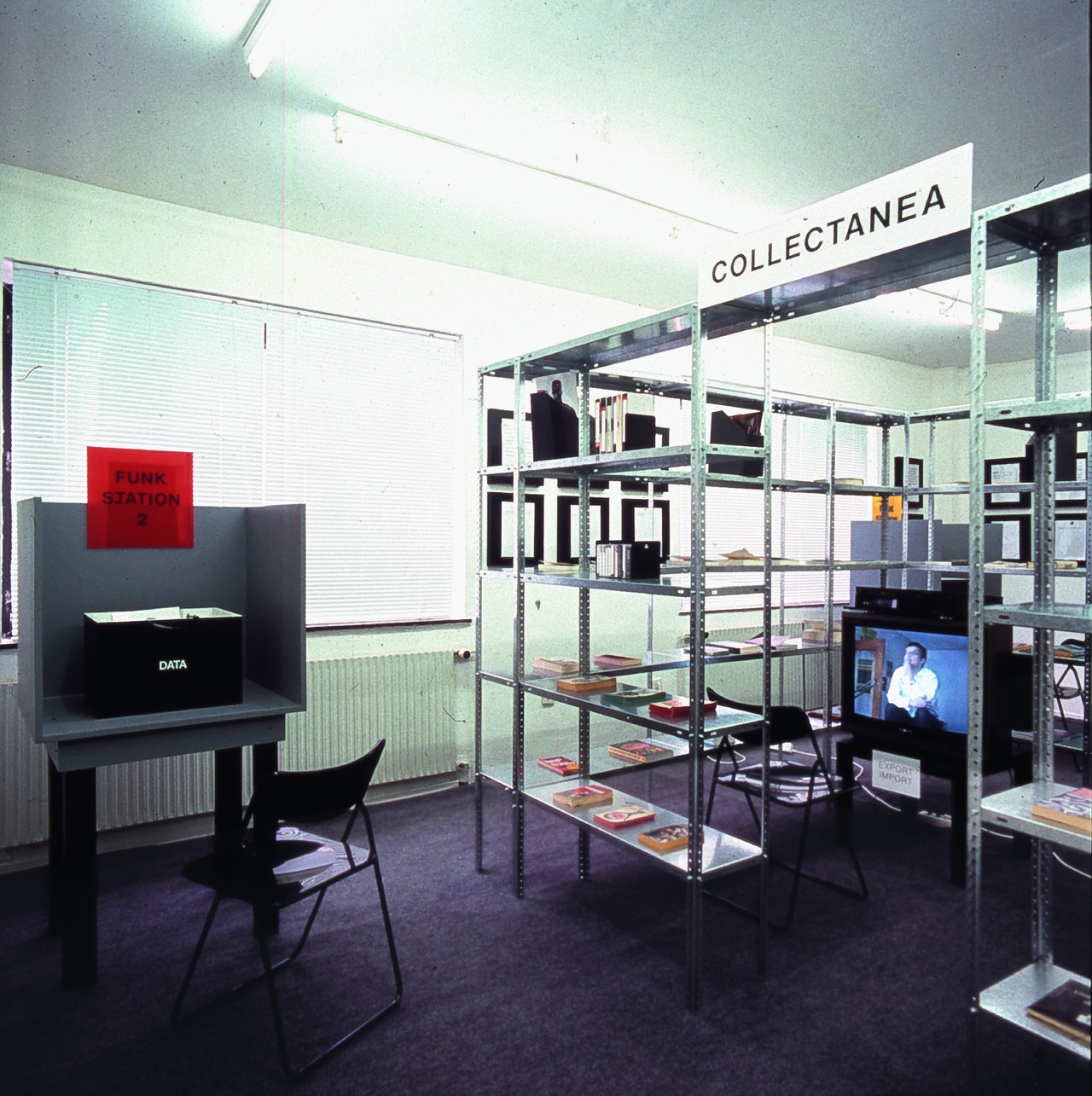 „Renée Green: Import / Export Funk Office“, Galerie Christian Nagel, Köln / Cologne, 1992, Ausstellungsansicht / installation view