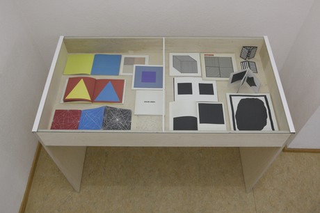 Persönliche drucksachen" hubertus butin über „sol lewitt. artist's ...