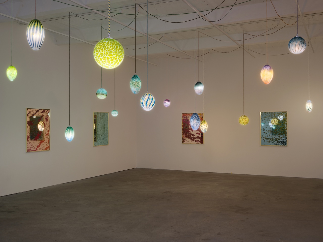 “Slavs and Tatars featuring Andrey Anro, Dozie Kanu, Mina Masoumi, Lin May Saeed: Hang Don’t Cut,” Kraupa-Tuskany Zeidler, Berlin, 2023, installation view