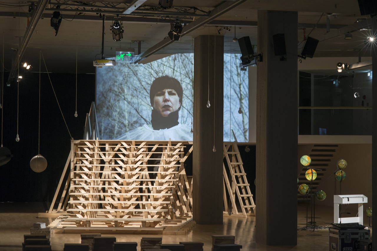 „Beate Engl, Leonie Felle, Franka Kaßner: Prekärotopia“, Lenbachhaus, München, 2019, Ausstellungsansicht