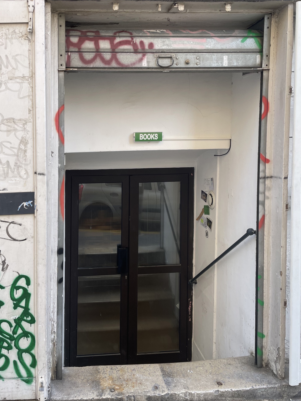 Entrance to Giselle’s Books