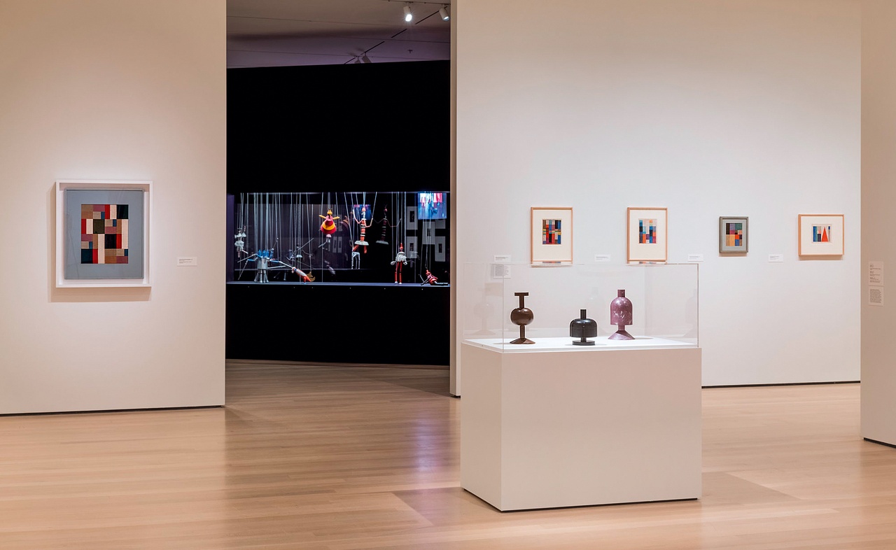 “Sophie Taeuber-Arp: Living Abstraction,” The Museum of Modern Art, New York, 2021–22, installation view