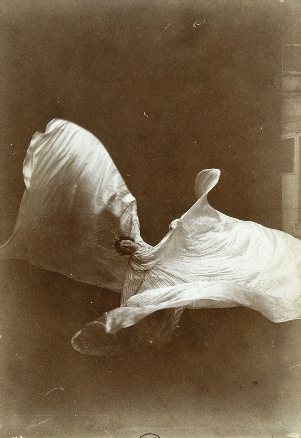 Loïe Fuller dancing with her veil, 1897