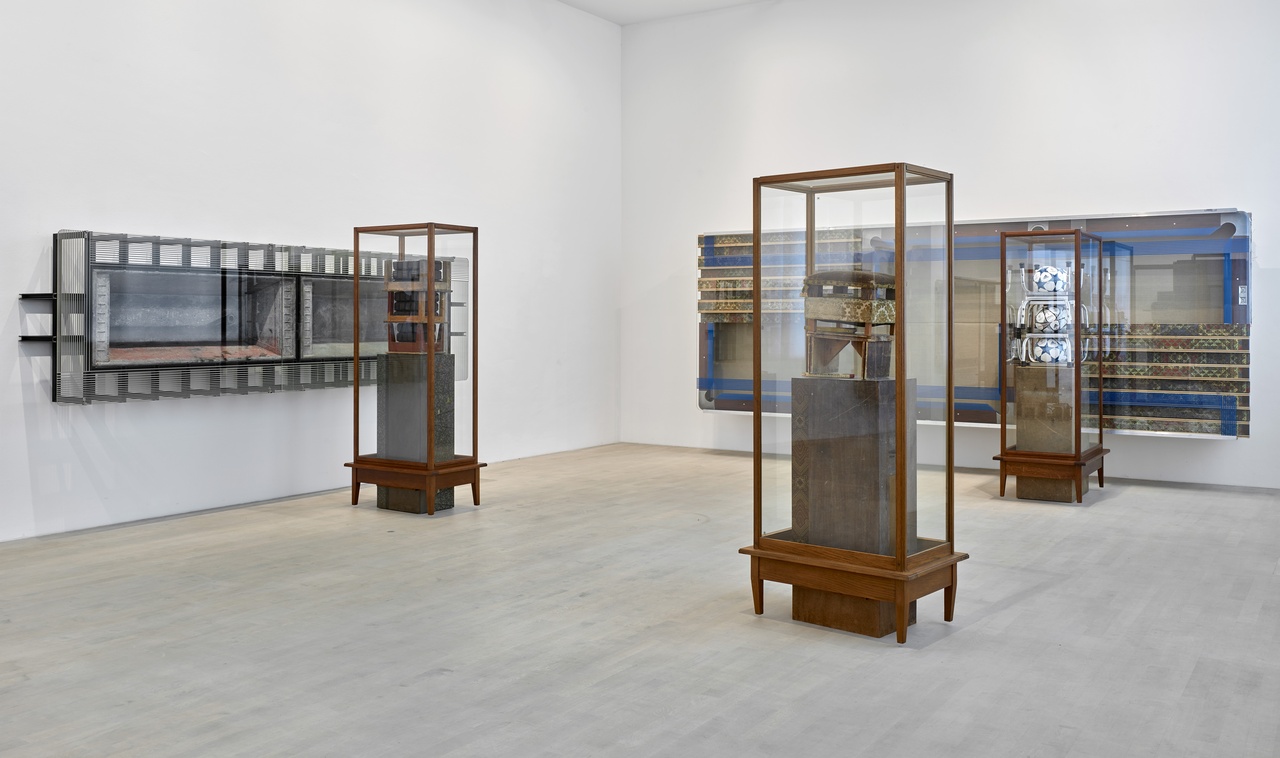 „Reinhard Mucha: Der Mucha – Ein Anfangsverdacht“, Kunstsammlung Nordrhein-Westfalen, Düsseldorf, 2022, Ausstellungsansicht