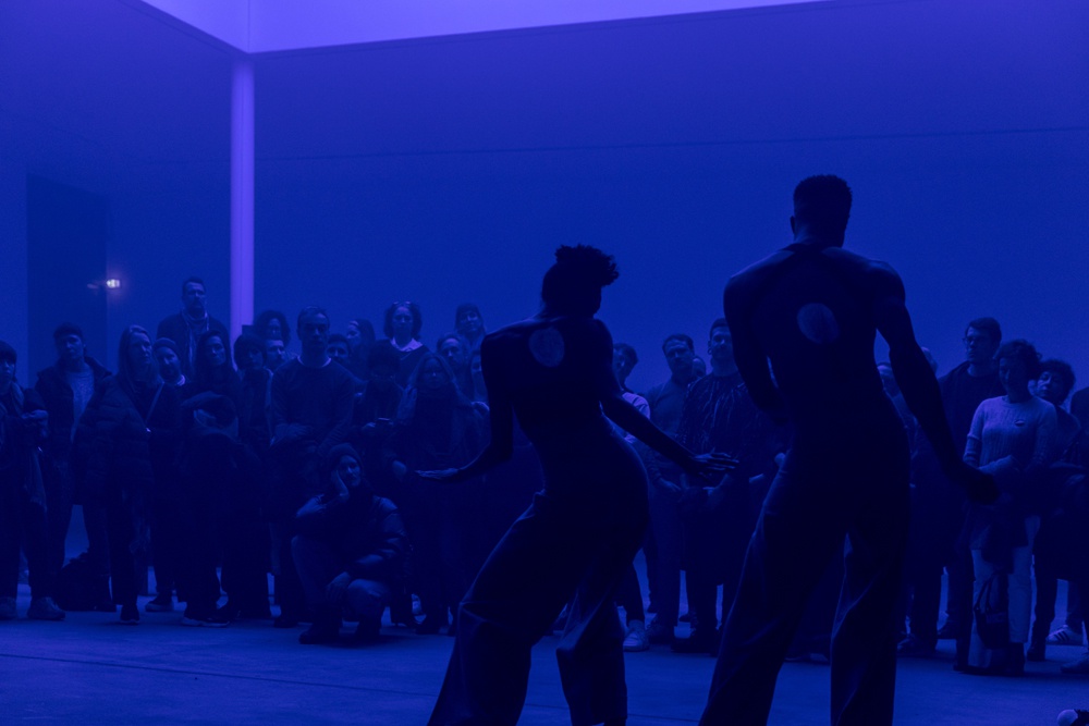 Jimmy Robert, „Joie noire“, Performance mit Courtney Henry in den KW Institute for Contemporary Art, Berlin, 2019