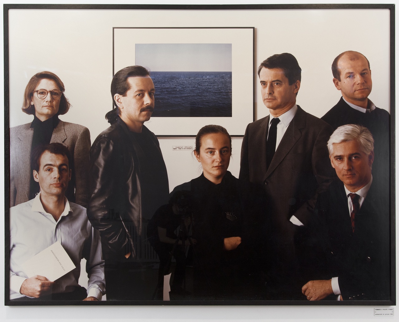 "Hommage à PHILIPPE THOMAS : autoportrait en groupe", 1985