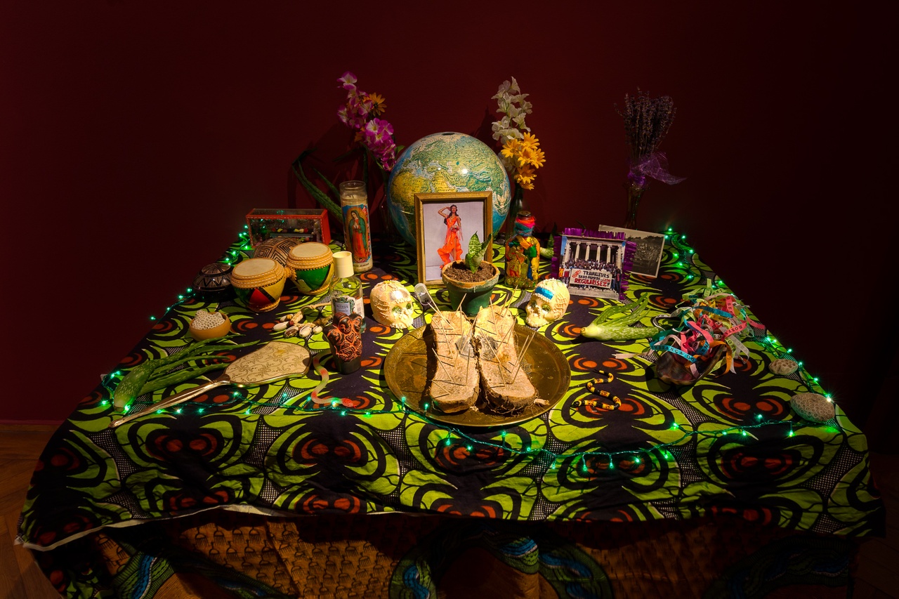 Imayna Caceres, Pêdra Costa, Marissa Lôbo, and Verena Melgarejo Weinandt, “Offering station,“ 2015