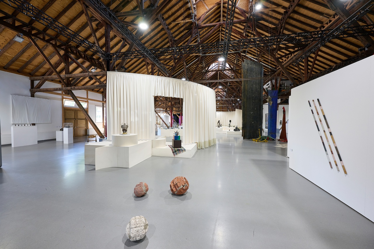 “The Vibration of Things,” 15th Triennial of Small Sculpture Fellbach, 2022, installation view
