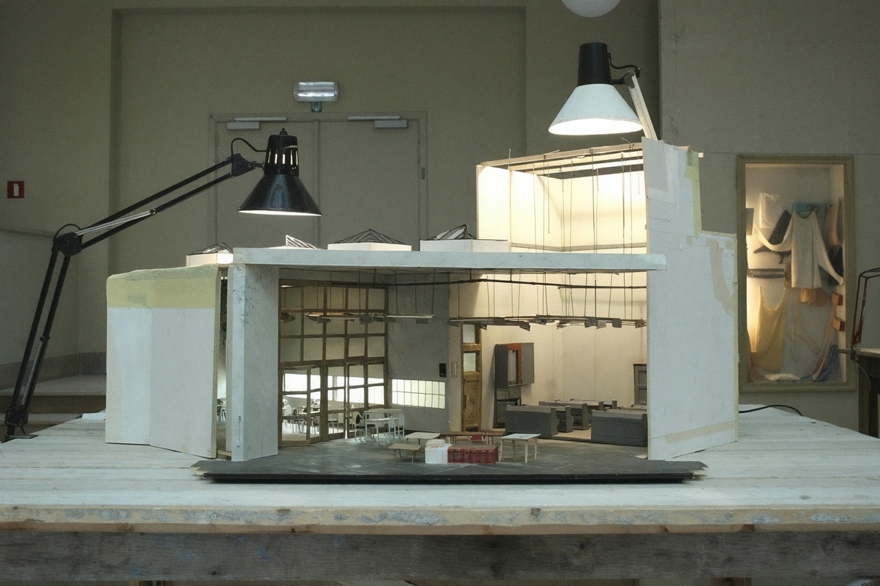 Anna Viehbrock, “Stage Design for Doktor Faust,” 2003