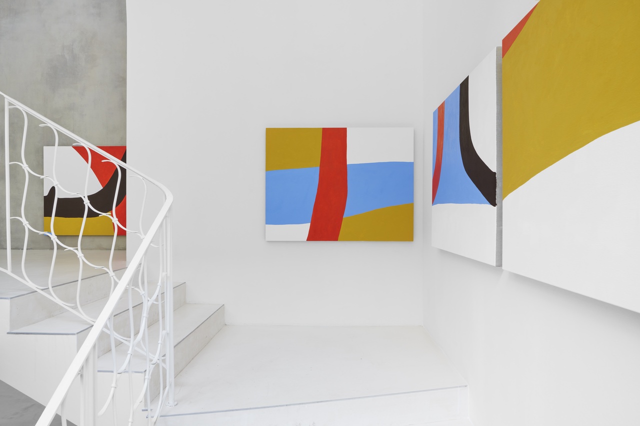 “Merlin Carpenter: Room Based – The Paintings,” JUBG, Cologne, 2022, installation view