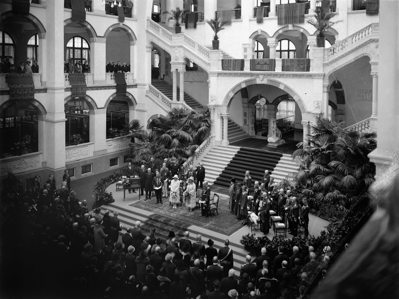 Königin Wilhelmina weiht das neue Gebäude des Kolonialinstitutes in Amsterdam ein / Queen Wilhelmina inaugurates the new building of the Colonial Institute in Amsterdam, 1926