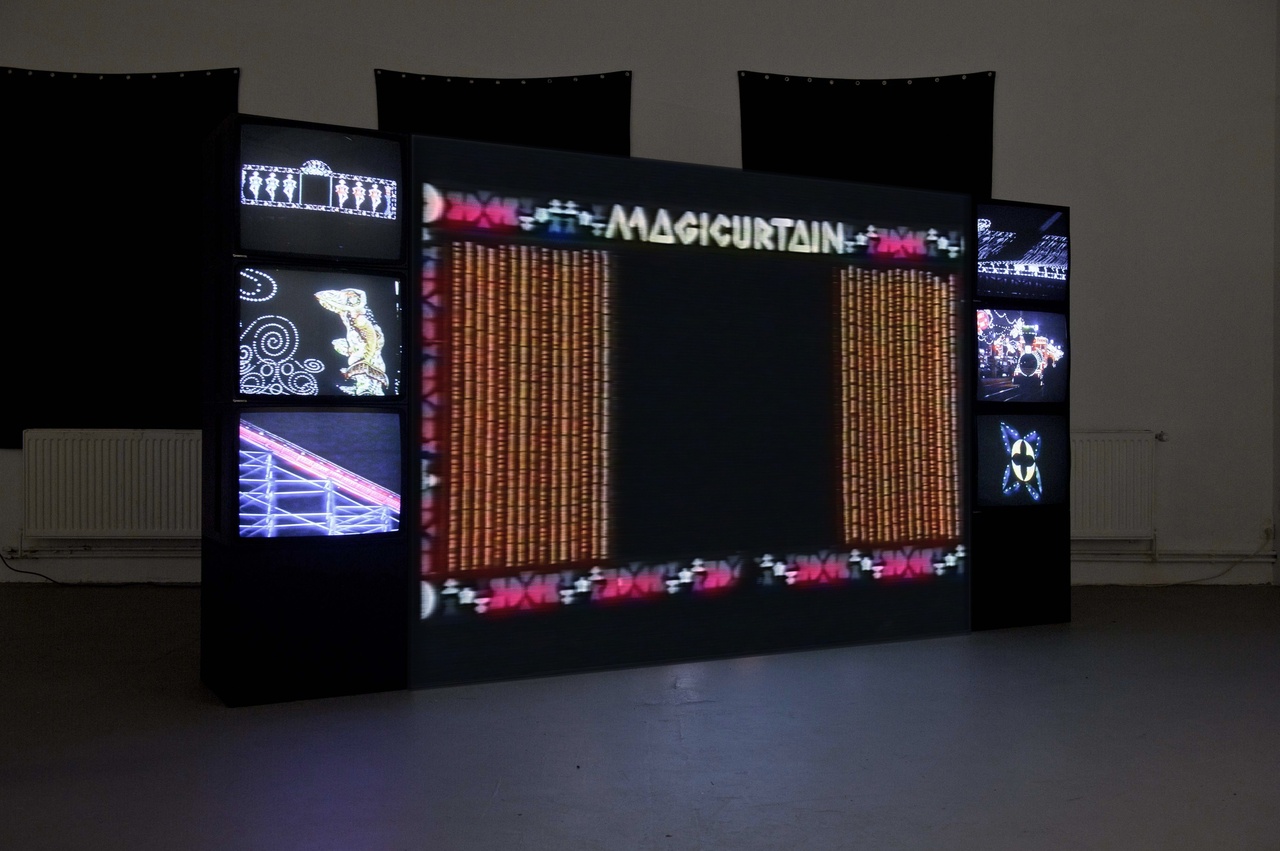 Nina Könnemann, „Blackpool Illuminations 1991-2005“, Halle für Kunst, Lüneburg, 2012, Installationsansicht / installation view