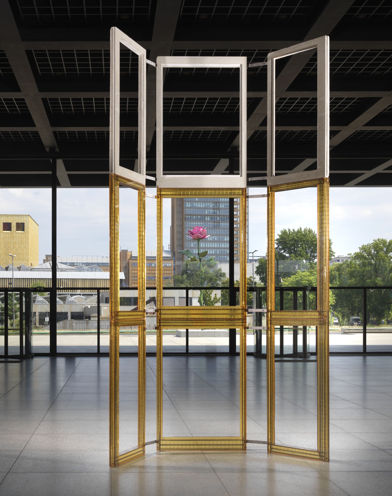 „Isa Genzken: 75/75“, Neue Nationalgalerie, Berlin, 2023, Ausstellungsansicht