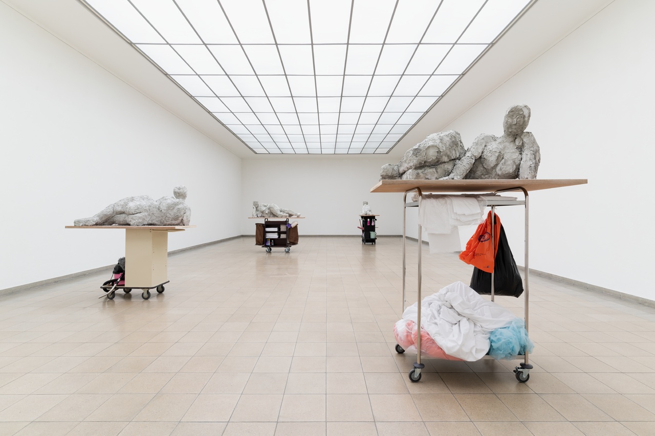 “Nicole Wermers: Reclining Fanmail,” Kunsthaus Glarus, 2022, exhibition view