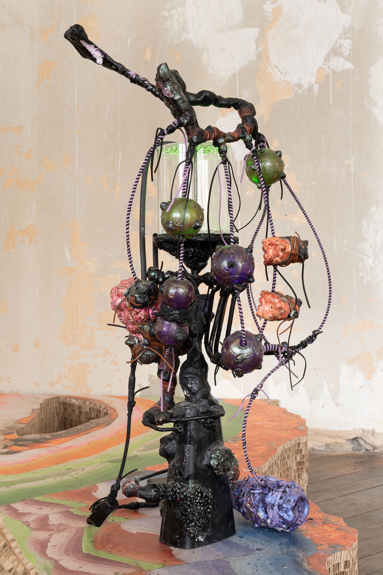 KAYA (Kerstin Brätsch & Debo Eilers), „Healing spa for a sick (painting) brush“ (2021)