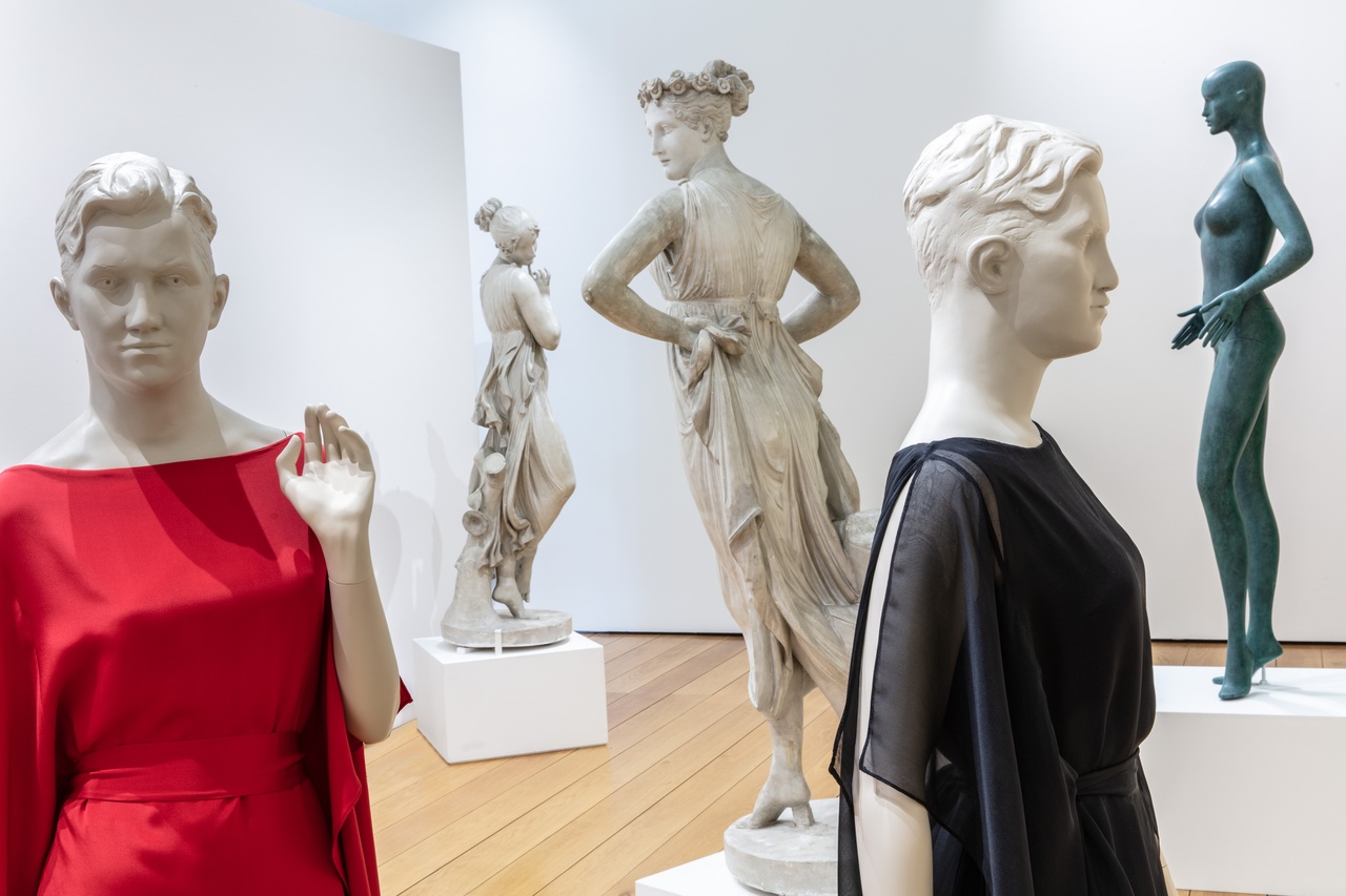 “Lucy McKenzie and Antonio Canova: Vulcanizzato,” Pinacoteca Agnelli, Turin, 2023-24, installation view