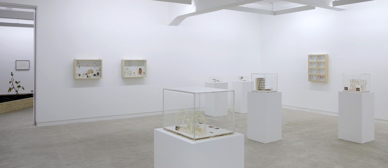 „Gianfranco Baruchello: La Formule“, Galerie Michael Janssen, Berlin, 2009-10, Ausstellungsansicht