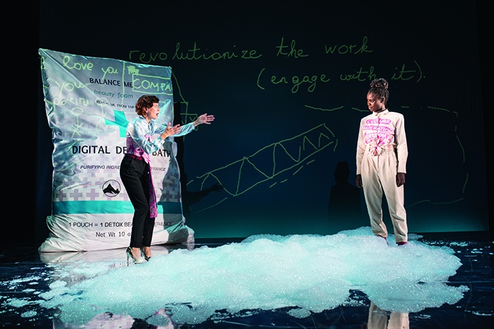 Christina Tscharyiski, „Revolt. She said. Revolt again. / Mar-a-Lago von Alice Birch / Marlene Streeruwitz“, Berliner Ensemble, 2018