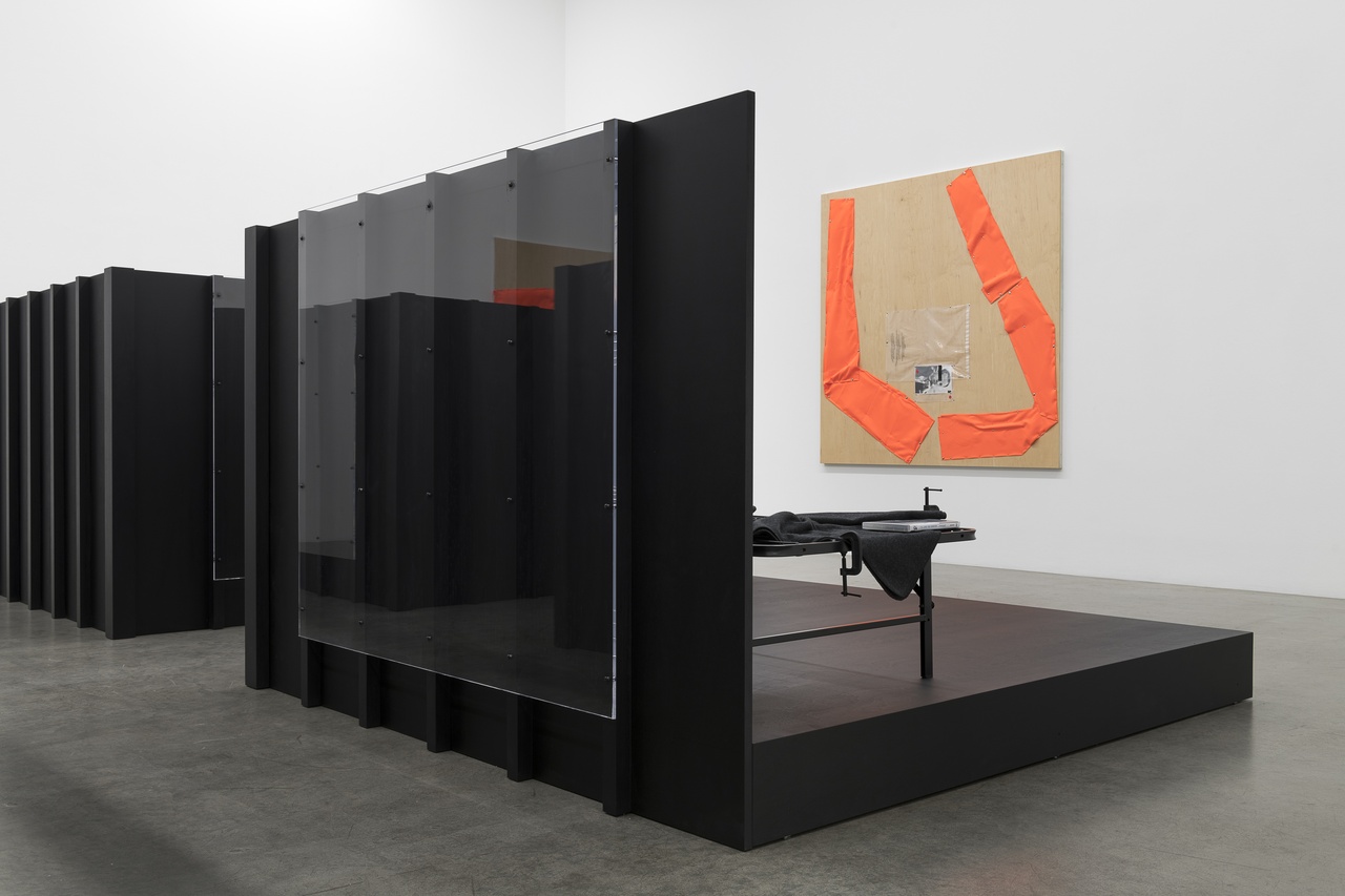 „Tom Burr: Compressions“, Galerie Neu, Berlin, 2022, Ausstellungsansicht