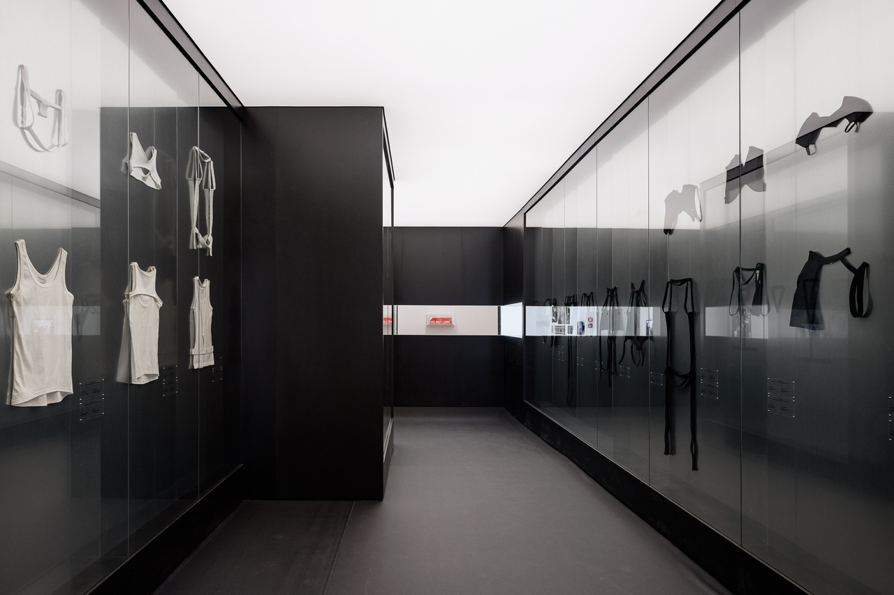 „Helmut Lang: Séance de Travail 1986–2005 / Excerpts from the MAK Helmut Lang Archive“, MAK, Wien, 2026