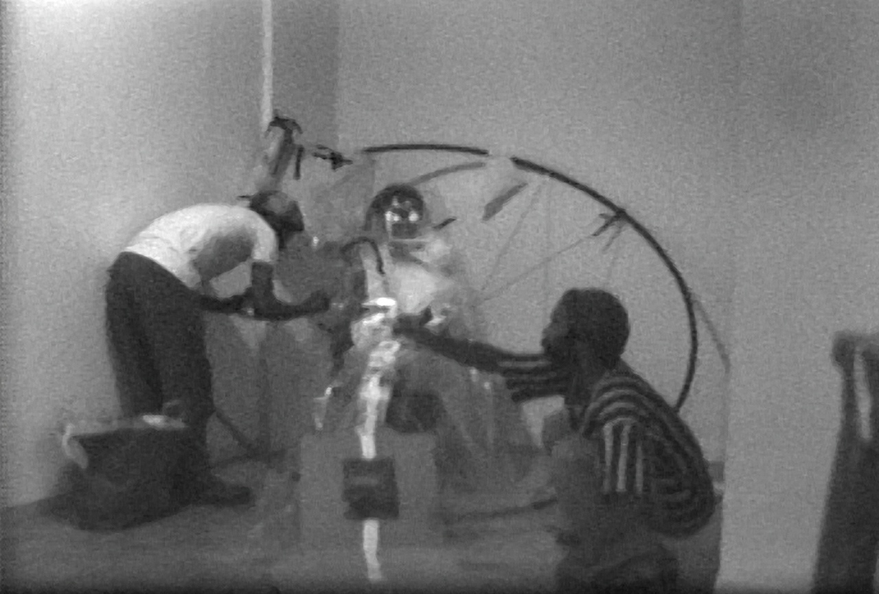 Randy Williams, Marquita Pool-Eckert, and David Hammons with Jorge Luis Rodriguez’s “Circulo con cuatro esquinas” (Circle with Four Corners) at Just Above Midtown, 1978, video still