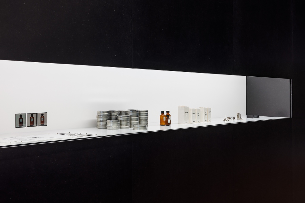 „Helmut Lang: Séance de Travail 1986–2005 / Excerpts from the MAK Helmut Lang Archive“, MAK, Wien, 2026