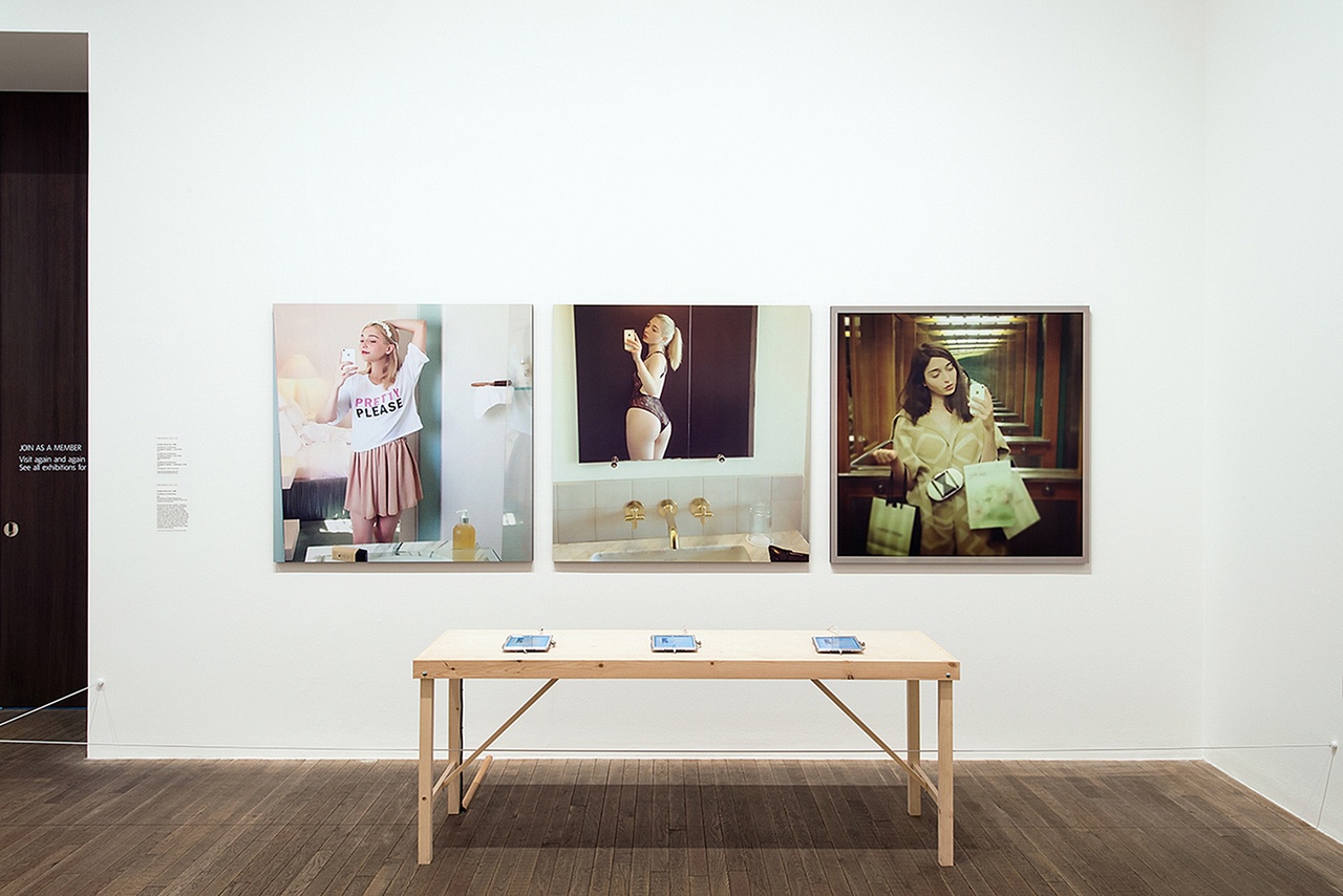 „Amalia Ulman: Performing for the Camera“, Tate Modern, London, 2016, Ausstellungsansicht / installation view