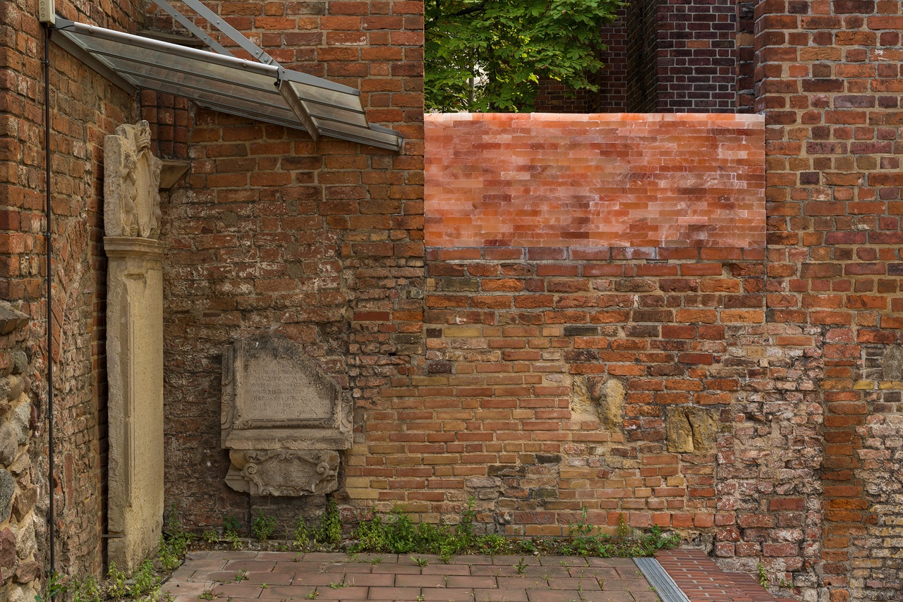 Mirjam Thomann, “Column, Window, Step,” 2022